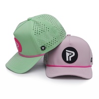 Casquette de baseball sportive à 5 panneaux, personnalisée, structurée, imperméable, avec trous découpés au laser, bord incurvé et logo en PVC caoutchouc