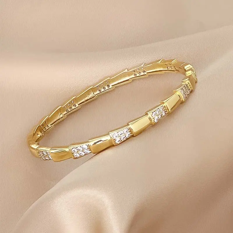 Nouvelle mode bracelet pour femme plaqué or 18 carats luxueux bracelet à boucle serpent avec coquillage incrusté de diamants en pierre strass
