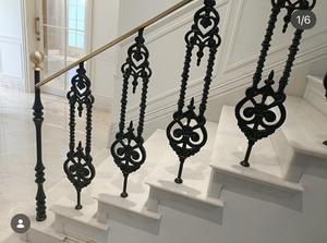 Balustres d'escalier en fer forgé de luxe en gros, décoratifs, modèles classiques, revêtement poudré, durables, pour escaliers intérieurs - Product Image 4