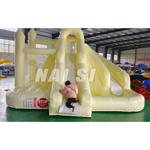Château gonflable commercial jaune avec piscine à balles et toboggan pour fêtes d'anniversaire et événements de mariage - Product Image 4