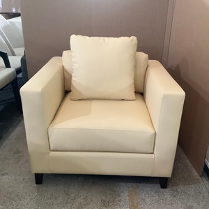 Fauteuil individuel moderne en similicuir beige avec accoudoirs carrés, vente en gros d'usine, personnalisable <span class=keywords><strong>pour</strong></span> halls d'hôtels et projets d'espaces communs - Product Image 1