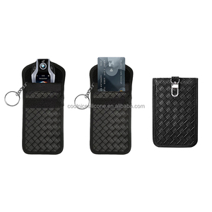 Bloqueur de Signal de <span class=keywords><strong>clé</strong></span> antivol porte-clés de <span class=keywords><strong>voiture</strong></span> pochette <span class=keywords><strong>RFID</strong></span> porte-clés de <span class=keywords><strong>voiture</strong></span> en Fiber de carbone avec crochet de porte-clés en métal - Product Image 5