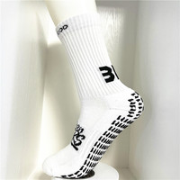 Faible MOQ pour la vente en gros de chaussettes de football personnalisées avec grip, chaussettes à grip personnalisées pour hommes