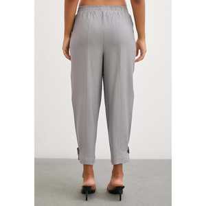 Pantalones grises holgados con cintura y puños elásticos para mujer - Product Image 1