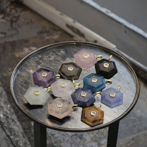 Pendentif en pierre naturelle plaqué or en gros avec sertissage en bélière, forme de cœur tendance, gravure polie - Product Image 3