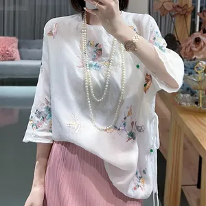古典刺绣衬衫优雅女性加大码，新款中国时尚白衬衫，减龄气质碎花衬衫