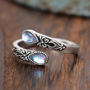 Anello T0883 con Design Floreale in Zirconia Cubica, Pietra Ovale con Incastonatura a Castone, Anelli Unisex alla Moda, Gioielli Regalo - Product Image 6