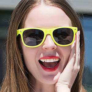 Gafas de Sol Promocionales Baratas al por Mayor con Logotipo Personalizado, Montura Cuadrada de Plástico Colorida para Hombre y Mujer - Product Image 2