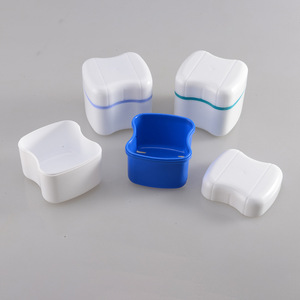Estuche para Dentadura Postiza de Plástico Semicircular Completo con Malla para Cuidado Bucal de Adultos - Product Image 3