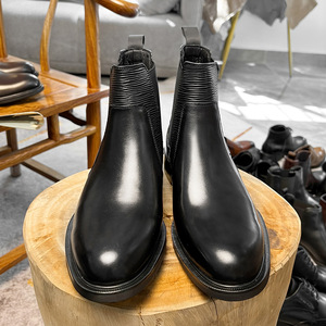 Les nouvelles bottines Chelsea en cuir de haute qualité conviennent aux occasions formelles et sont des chaussures en cuir pour hommes. - Product Image 3