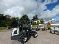 Mini-chargeuse sur pneus hydraulique Wolf, 1 tonne, diesel, compacte, articulée, chargeuse frontale