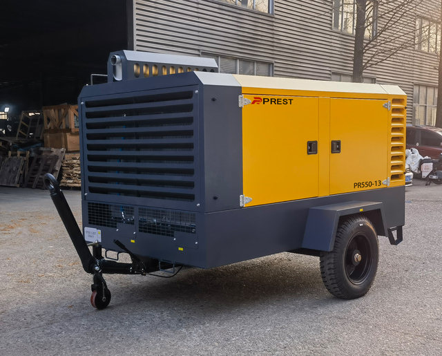 High Mobility 550CFM 13bar Portable Diesel Screw Air Compressor Engine Bearing Oil Air Cooled for Drilling Blasting Borehole