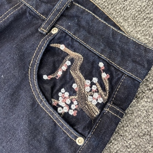 <span class=keywords><strong>Jeans</strong></span> DERSCHUTZE da <span class=keywords><strong>Uomo</strong></span> Ricamati con Fiori, Pantaloni Larghi in Denim Pesante con Grafiche Floreali, Stile High Street, all'Ingrosso - Product Image 4