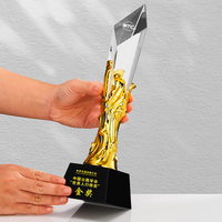 Trophée en cristal étoilé gravé sur mesure avec logo personnalisé pour cérémonie de reconnaissance d'entreprise