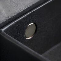 Boîte cadeau pliable noire mate avec gaufrage, laminage mat et revêtement UV, emballage en carton avec logo personnalisé