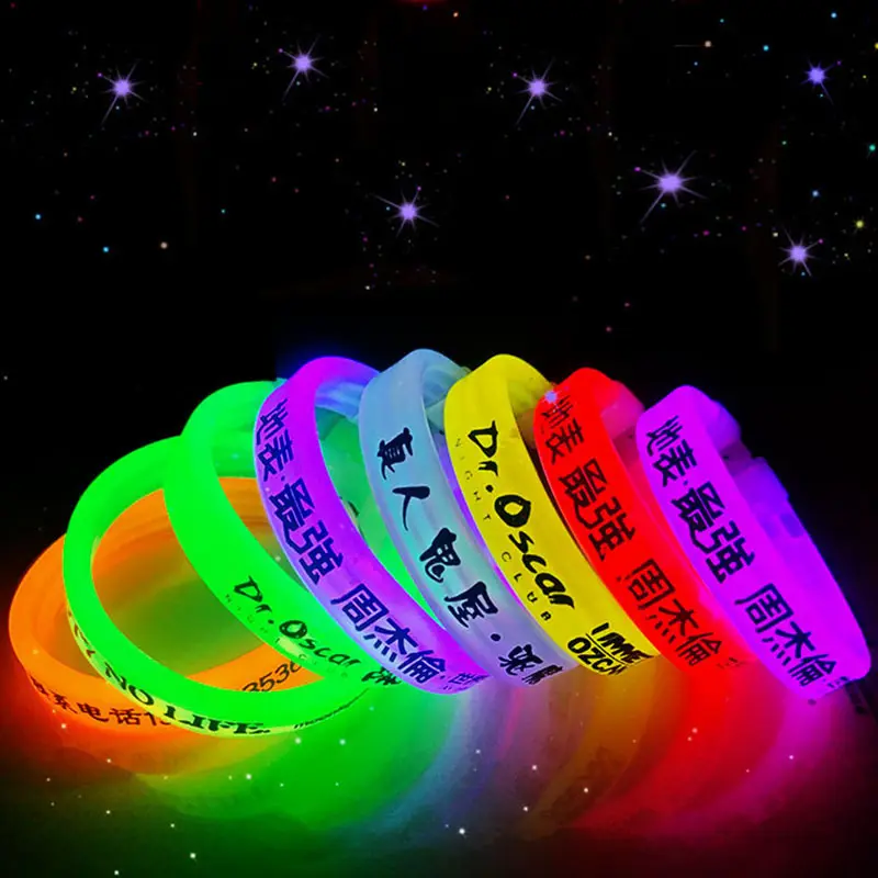 Tùy Chỉnh LOGO Đảng Concert Bar Nhấp Nháy Vòng Đeo Tay Glow Stick Trong Suốt Huỳnh Quang Vòng Đeo Tay In Glow In Dark Wristband