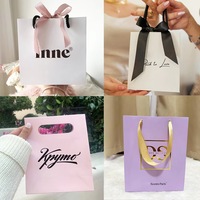 Sacs de shopping en papier kraft beige crème classique de luxe recyclé pour vêtements et chaussures, avec votre propre logo, emballages cadeaux personnalisés, ruban