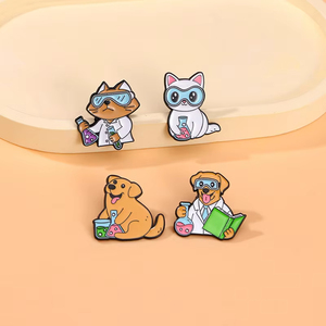 Épingle en émail doux et dur imprimée créative Chat Chien Docteur Anime Cartoon Badge Punk 3d Métal Épinglette Anniversaire Souvenir - Product Image 3