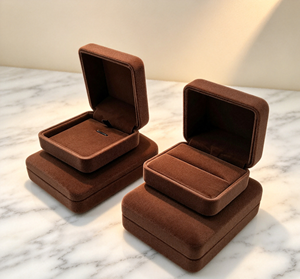 Boîte à bijoux en velours marron café haut de gamme faite à la main XINYUAN, forme carrée arrondie, entièrement floquée à l'intérieur et à l'extérieur, compartiments séparés - Product Image 4