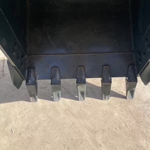 Excavadora de cadenas Hyundai 220LC-9S usada, 22 toneladas, en buen estado, con martillo hidráulico, motor incluido. - Product Image 4