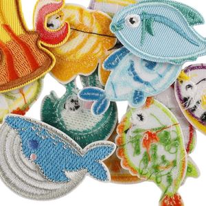 Nouveaux mini-écussons thermocollants écologiques brodés sur le thème de la vie marine (poisson, requin, crabe, baleine) pour accessoires vestimentaires - Product Image 2