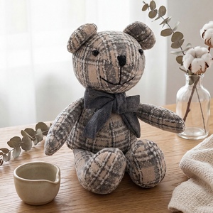 Ours en peluche vintage de style britannique en tweed, classique à carreaux, en laine, avec nœud papillon, pour la décoration de la maison et comme cadeau de Noël - Product Image 1