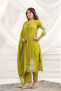 Conjunto de kurta: Compre al por mayor vestidos de mujer en línea, ropa casual de verano, moda india y pakistaní, elegante conjunto de top y pantalón. - Product Image 4