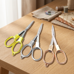 Ciseaux de broderie professionnels miniatures en acier inoxydable à prix de gros, 1 pièce, bord lisse, manche métallique, outil de coupe polyvalent - Product Image 2