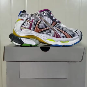 Chaussures de course de luxe de créateur en cuir véritable à semelle souple, modèle Track 3.0 BB, avec empeigne en tissu mesh à imprimés animaliers et bout carré en PHYLON - Product Image 5