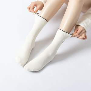 <span class=keywords><strong>BETTY</strong></span> LUORI Primavera 2025 Novedad Calcetines de Yoga 100% Algodón Estilo Crew Casual Absorbentes de Sudor con Diseño Liso y Detección de Agujas - Product Image 3