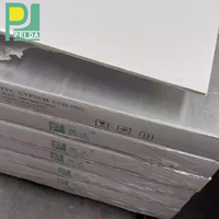 Plaques de plafond en gypse écologiques, autocollantes, en PVC, pour la décoration intérieure des salons et des bureaux