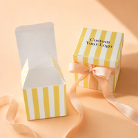 Scatola Pieghevole Quadrata Personalizzata con Strisce Gialle e Bianche, Stampa CMYK, per Caramelle, Alimenti, Regali e Candele