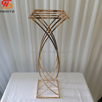 Support de fleurs en métal doré pour centres de table de mariage à prix abordable – Décoration de mariage