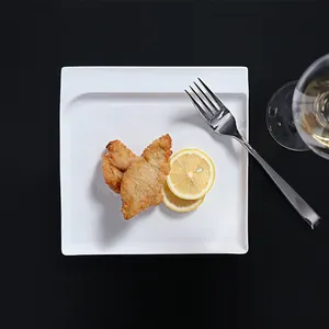 Assiette de service en céramique pour restaurants Assiette personnalisée en porcelaine blanche Assiette carrée moderne pour restaurants