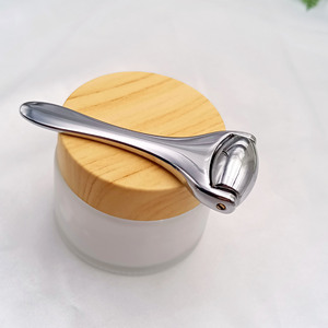 Rouleaux de massage faciaux portables en métal, mini-rouleaux en acier inoxydable pour le soin de la peau, outils de massage pour le cou, le visage et les mains, pour soulager les gonflements - Product Image 2