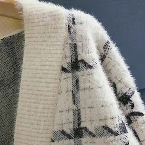 Vente en gros et au détail Fabricant de vêtements sur mesure Cardigan à col en V grande taille pour femmes <span class=keywords><strong>Pull</strong></span> en tricot pour femmes - Product Image 5