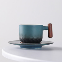 Ensemble tasse et soucoupe à café en céramique avec poignée en bois, design ondulé noir et blanc mat, mug à expresso pour la maison et le café