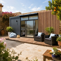 Proyecto de Villa con Patio y Casa Contenedor Expandible de 40 pies, Diseño Prefabricado Contemporáneo para Espacios de Vida en Jardín Privado