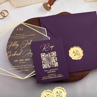 Ensemble d'invitations de mariage hexagonales en acrylique avec code QR RSVP, design moderne, violet prune et dorure à chaud, finition givrée