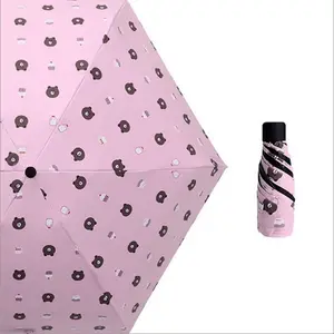 Paraguas de cápsula para mujer con estampado de oso ligero de 5 pliegues, patrones creativos de dibujos animados, revestimiento negro, Mini paraguas Manual, sombrilla