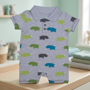 Barboteuse polo 100 % coton 210 g/m² en interlock imprimée sur toute la surface pour bébés garçons, délai de livraison d'échantillon de 7 jours, fabrication BD, approvisionnement ODM, en stock - Product Image 3