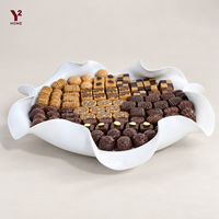 Plateau à chocolat chic blanc en forme de fleur ondulée pour les buffets de fêtes et les décorations de table de desserts festifs