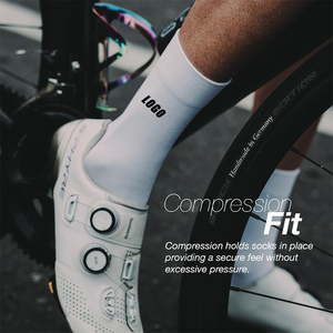 Chaussettes de cyclisme athlétiques personnalisées avec logo, en coton, pour la course et le sport, vente en gros d'usine - Product Image 3
