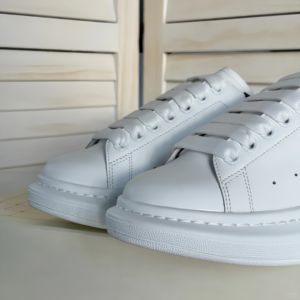 Baskets plateforme oversize de créateur pour femmes et hommes en cuir blanc <span class=keywords><strong>avec</strong></span> languette de talon noire, chaussures de marche décontractées et tendance à semelle épaisse pour hommes - Product Image 3