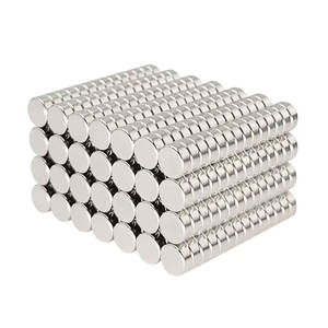 Imãs <span class=keywords><strong>N35</strong></span> N38 N45 N52 Fortes Redondos de Neodímio Ndfeb Terra Rara Magnéticos Finos Pequenos Mini Discos - Product Image 1