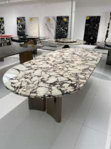 Calacatta <span class=keywords><strong>Viola</strong></span> 2600*1150mm Oval Mármol Piedra Mesa de comedor Bronce Metal Pierna Casa Púrpura Mármol natural Muebles de comedor - Product Image 2