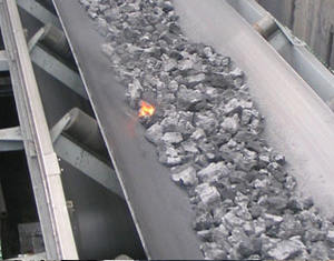 Sabuk konveyor kain karet hitam Endlss tahan panas kapasitas beban tinggi untuk terowongan panas - Product Image 5