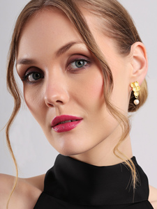 Boucles d'oreilles pendantes en perles Aurelian Blossom, design floral en grappe, bijoux élégants et tendance pour femme, cadeau, soirée - Product Image 2