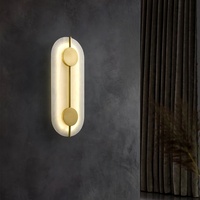 Applique murale LED moderne de luxe en cuivre avec design créatif en marbre pour le salon, la chambre à coucher et l'éclairage de l'allée de l'hôtel