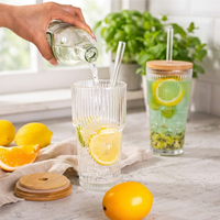 Gobelets en verre borosilicate transparent rayé de 20 oz avec couvercles en bambou et pailles pour l'eau, le café glacé et les jus